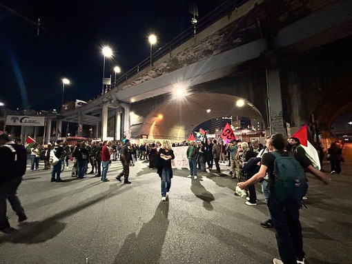 Portuali scioperano contro la guerra, venerdì il presidio al Varco San Benigno
