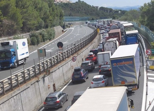 Controesodo del 2 Giugno, traffico a rilento sulla A10: code tra Albenga e Spotorno Controesodo del 2 Giugno, traffico a rilento sulla A10: code tra Albenga e Spotorno