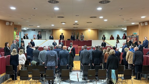 Il consiglio regionale onora il 25 Aprile, Toti: “La Resistenza partigiana ha riscattato il Paese” (video) Il consiglio regionale onora il 25 Aprile, Toti: “La Resistenza partigiana ha riscattato il Paese” (video)