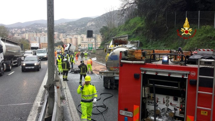Traffico in tilt a Genova, Bucci: "Chiederemo ad Autostrade mezzi speciali"