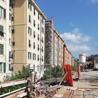 Certosa, residenti sotto la morsa di due cantieri e del caldo stagionale