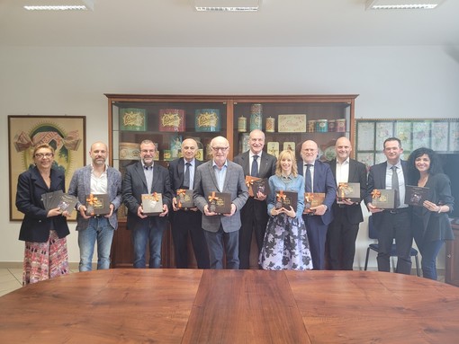 Choco Charity: diecimila euro donati al reparto di oncoematologia pediatrica di Savigliano dall’unione di Fondazione e Banca CRS con Baratti & Milano e le Ascom di Bra, Fossano e Savigliano Choco Charity: diecimila euro donati al reparto di oncoematologia pediatrica di Savigliano dall’unione di Fondazione e Banca CRS con Baratti & Milano e le Ascom di Bra, Fossano e Savigliano