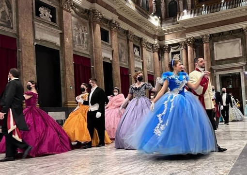 L'omaggio a Euroflora della Compagnia Italiana di teatro e danza L'omaggio a Euroflora della Compagnia Italiana di teatro e danza