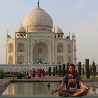 "12 miles to happiness", la felicità nel giro del mondo di Claudio Pelizzeni