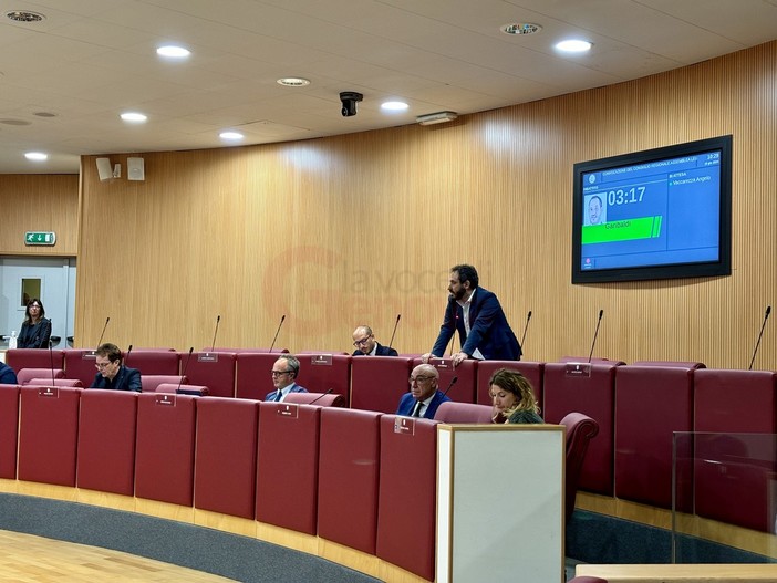 Piana incontrerà Toti per discutere del bilancio, le opposizioni chiedono la sospensione del consiglio: “Inaccettabile” Piana incontrerà Toti per discutere del bilancio, le opposizioni chiedono la sospensione del consiglio: “Inaccettabile”