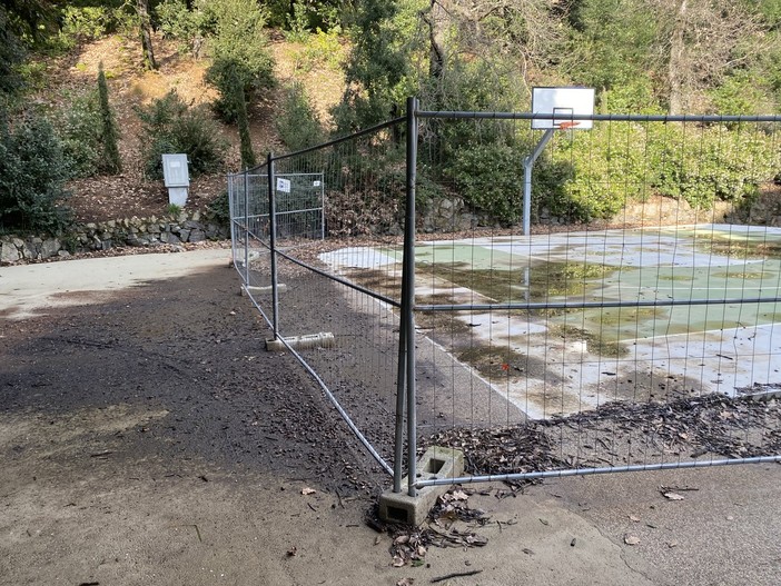 Pegli, il campo da street basket in Villa Doria sarà demolito Pegli, il campo da street basket in Villa Doria sarà demolito