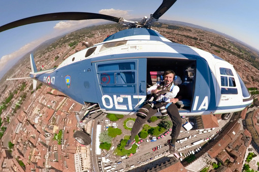 Polizia di Stato, il calendario 2024 disponibile dal 21 settembre con le foto di Massimo Sestini