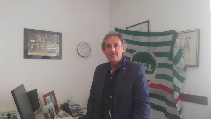 La Cisl analizza la mobilità a un mese dal crollo del ponte Morandi. Bosio lancia l'allarme. "Rischio di una Liguria divisa in due" La Cisl analizza la mobilità a un mese dal crollo del ponte Morandi. Bosio lancia l'allarme. "Rischio di una Liguria divisa in due"