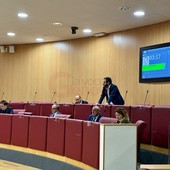 Piana incontrerà Toti per discutere del bilancio, le opposizioni chiedono la sospensione del consiglio: “Inaccettabile” Piana incontrerà Toti per discutere del bilancio, le opposizioni chiedono la sospensione del consiglio: “Inaccettabile”