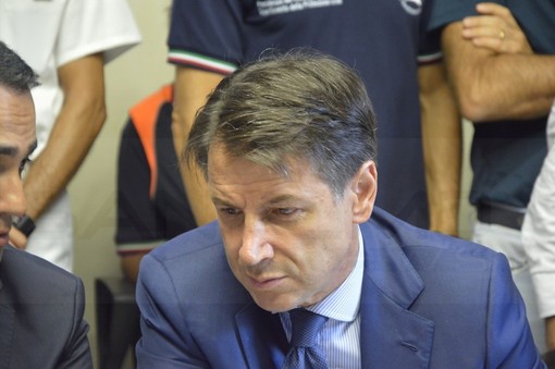 Il premier Conte ha firmato il nuovo DPCM (testo in allegato) con le restrizioni in vigore fino al 5 marzo Il premier Conte ha firmato il nuovo DPCM (testo in allegato) con le restrizioni in vigore fino al 5 marzo