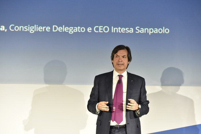 Intesa Sanpaolo: accordo sindacale con 5.000 uscite volontarie e 2.500 assunzioni a tempo indeterminato Intesa Sanpaolo: accordo sindacale con 5.000 uscite volontarie e 2.500 assunzioni a tempo indeterminato