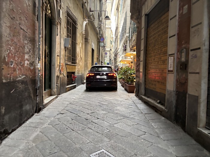 Centro storico, controllo dei carabinieri nell’abitazione di un 21enne ai domiciliari: scoperti 27 grammi di eroina Centro storico, controllo dei carabinieri nell’abitazione di un 21enne ai domiciliari: scoperti 27 grammi di eroina