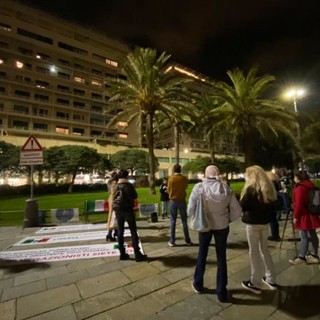 Covid-19: negazionisti, Movimento imprese italiane e Federazione Popolo Sovrano sono scesi in piazza a Genova