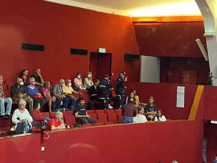 Tensione in commissione sulla funivia, cittadini criticano il progetto, interviene la municipale (Video) Tensione in commissione sulla funivia, cittadini criticano il progetto, interviene la municipale (Video)