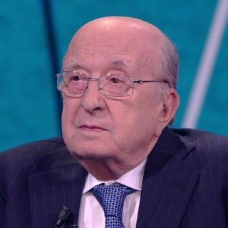 Quando Ciriaco De Mita mi abbracciò e mi disse "Mi è piaciuto molto il tuo pezzo sul mio comizio" Quando Ciriaco De Mita mi abbracciò e mi disse "Mi è piaciuto molto il tuo pezzo sul mio comizio"