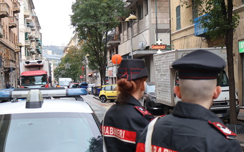 Borgo Fornari, cinquantaseienne chiuso nel bagno della propria abitazione e derubato di soldi e gioielli