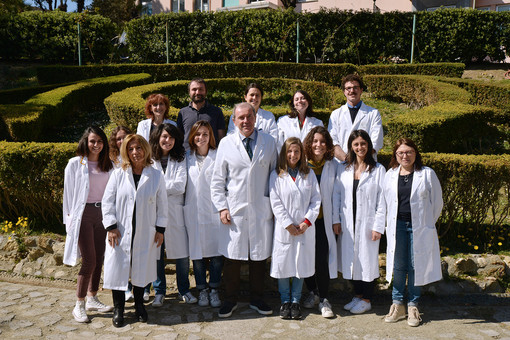 Nella foto in copertina il team del Gaslini. Sotto il team dell'ospedale Galliera Nella foto in copertina il team del Gaslini. Sotto il team dell'ospedale Galliera