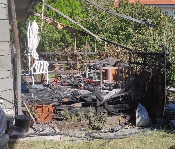 Esplode una bombola in una palazzina di Casarza Ligure, tanta paura ma nessun ferito