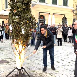 A Sestri Levante si rinnova la tradizione del Confuoco (Video) A Sestri Levante si rinnova la tradizione del Confuoco (Video)