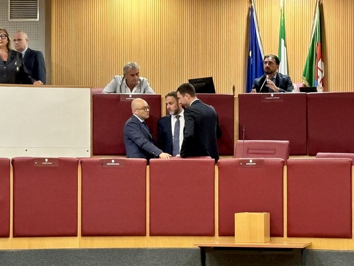 Elezioni regionali, se Atene piange, Sparta non ride: la Lega perde pezzi e ora anche il centrodestra ha i suoi grattacapi Elezioni regionali, se Atene piange, Sparta non ride: la Lega perde pezzi e ora anche il centrodestra ha i suoi grattacapi