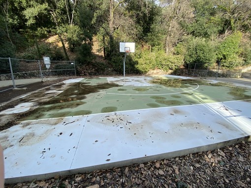 Pegli, il campo da street basket in Villa Doria demolito la prossima settimana Pegli, il campo da street basket in Villa Doria demolito la prossima settimana