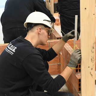 Formazione gratuita e lavoro nell’edilizia: E.S.S.E.G. lancia il corso per muratori “RiGenerazioni”