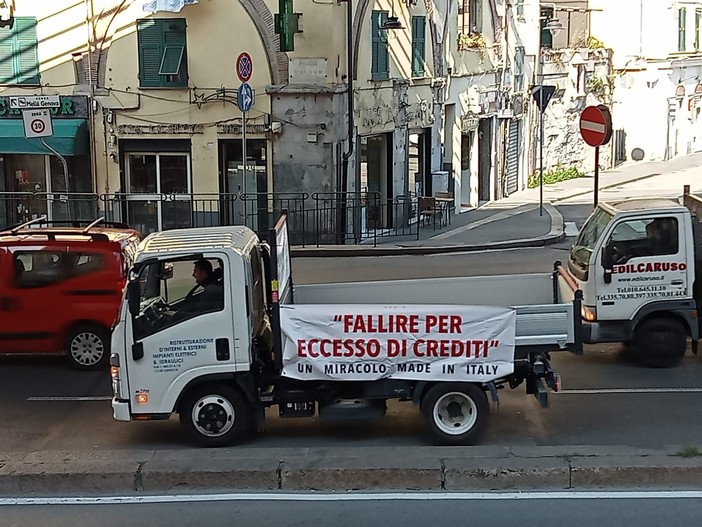 Crediti incagliati edilizia, arriva l'ok della Giunta: prorogati i pagamenti dei canoni sui ponteggi al 30 settembre Crediti incagliati edilizia, arriva l'ok della Giunta: prorogati i pagamenti dei canoni sui ponteggi al 30 settembre