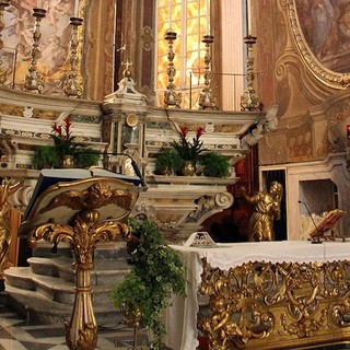 Ruba sessanta ceri liturgici in chiesa: arrestato trentottenne Ruba sessanta ceri liturgici in chiesa: arrestato trentottenne