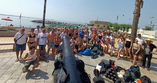 'Fondali Puliti', Pegli si rimbocca le maniche: volontari in spiaggia e in mare per l’ambiente 'Fondali Puliti', Pegli si rimbocca le maniche: volontari in spiaggia e in mare per l’ambiente