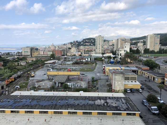 Depositi costieri, dietro gli annunci per ora c’è soltanto il nulla Depositi costieri, dietro gli annunci per ora c’è soltanto il nulla