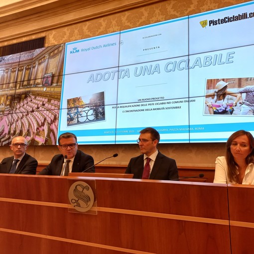 Mobilità sostenibile, il Comune di Genova aderisce al progetto "adotta una ciclabile"