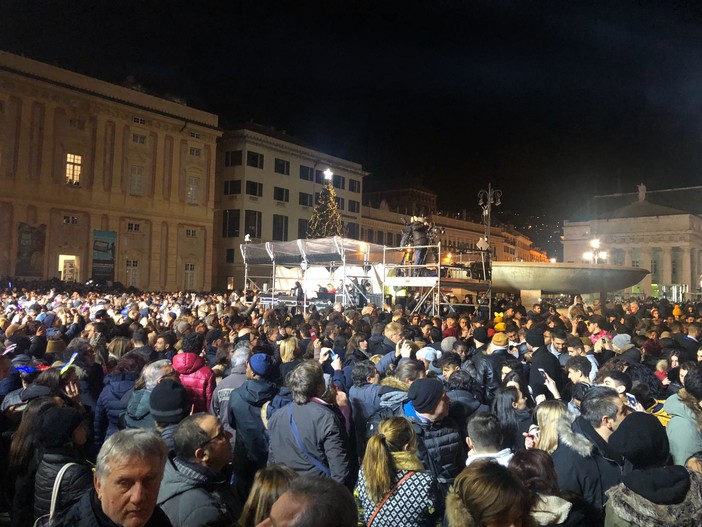 Capodanno, l'ordinanza del Comune vieta botti e bottiglie di vetro Capodanno, l'ordinanza del Comune vieta botti e bottiglie di vetro