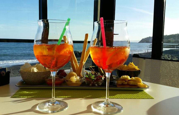 Cocktail a Genova: la storia dei drink con i bartender al Bergese