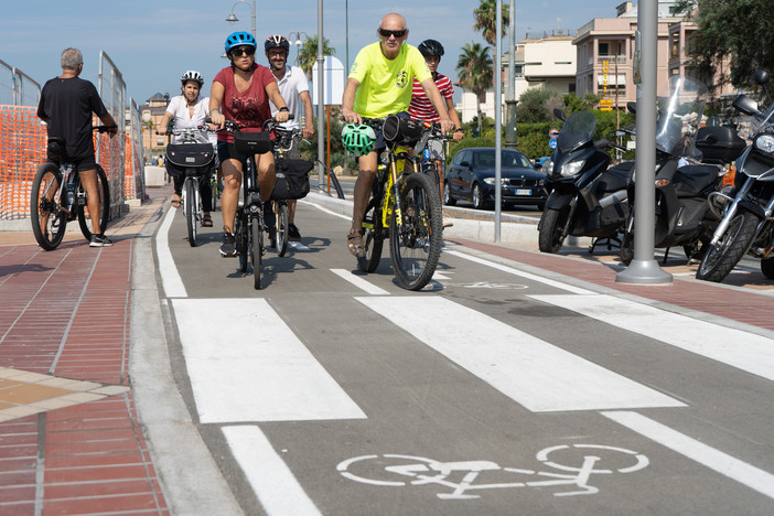Fiab scrive a Bucci "Utilizziamo i fondi per la sicurezza stradale per interventi strutturali, un po’ di segnaletica non è sufficiente"