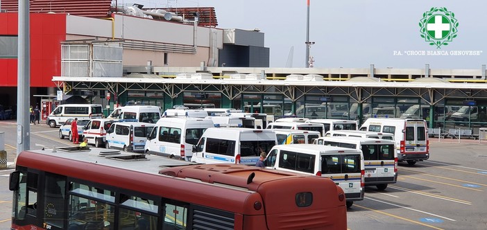 Anche la Croce Bianca genovese a Bologna per il trasferimento del personale medico [FOTO]