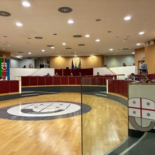 Ok del consiglio regionale al Rendiconto 2024 con un fondo cassa da trecentosettanta milioni. Opposizioni all’attacco: “Bilancio senz’anima, manca una direzione”