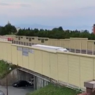 Manovre spericolate, Arenzano: 2 camion fanno retromarcia in autostrada (VIDEO)