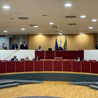 Diga di Genova, il consiglio regionale dà l’ok al mutuo da 57 milioni di euro. Opposizioni sugli scudi: “È un monumento al conflitto di interessi”