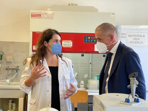 Il Sottosegretario Costa in visita all’IZS di Piemonte, Liguria e Valle D’Aosta: "Struttura d’eccellenza" Il Sottosegretario Costa in visita all’IZS di Piemonte, Liguria e Valle D’Aosta: "Struttura d’eccellenza"