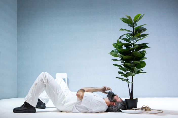 Il 'Manuale di volo per uomo' di Cristicchi al Teatro Modena