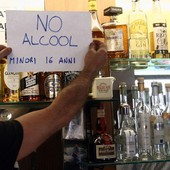 Bere come se non ci fosse un domani: sei ragazzini in coma etilico al pronto soccorso di Lavagna