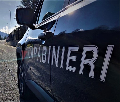 Occupano un appartamento in via Cechov e bloccano l'ingresso con wc pieni di escrementi: 9 denunciati