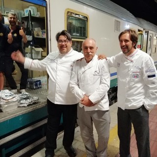 Gli chef liguri donano la colazione al "Treno Bianco" per Lourdes (FOTO) Gli chef liguri donano la colazione al "Treno Bianco" per Lourdes (FOTO)
