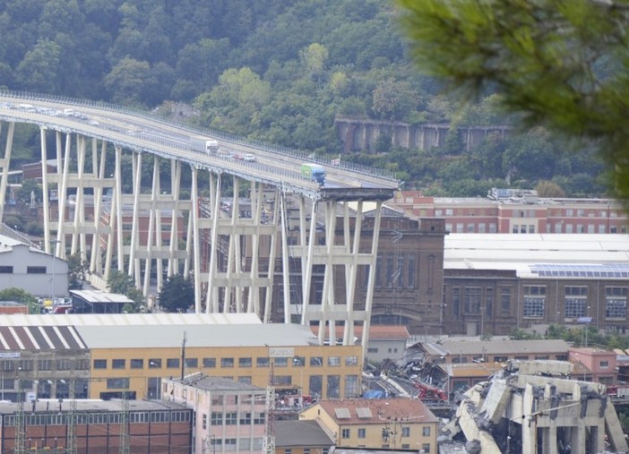 Ponte Morandi: il camion Basko torna a Genova