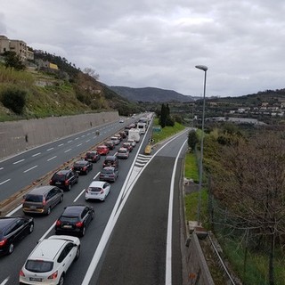 Autostrade: ancora rallentamenti del traffico, 4 km di coda sulla A26 tra il A26/A10 Genova-Ventimiglia e Masone in direzione Gravellona Toce per lavori