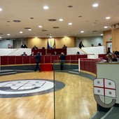 La guerra dei numeri con Bucci, lo sfogo a squarciagola e quell’insulto lontano dai microfoni: in Regione un martedì ad alta tensione