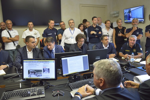 Toninelli: "Autostrade non può ricostruire, ponte nuovo entro un anno"