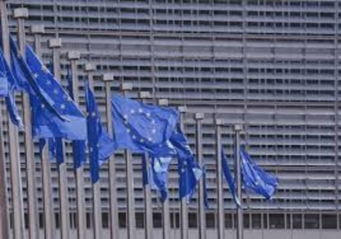 Eurobarometro: i cittadini dell'UE sostengono con decisione la cooperazione con i paesi partner e con i giovani per ridurre la povertà