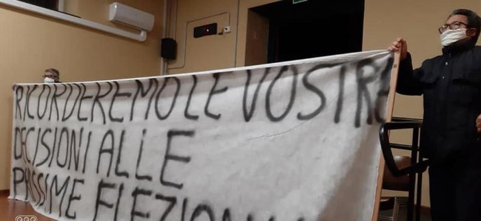 Via delle Campanule approda in commissione e anche in Consiglio (FOTO) Via delle Campanule approda in commissione e anche in Consiglio (FOTO)