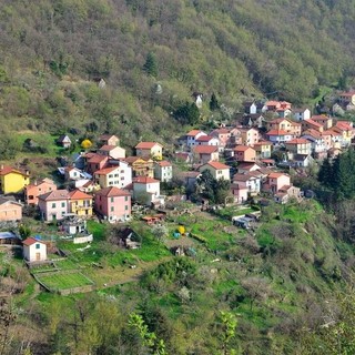 Davagna, finisce con la macchina giù per scarpata, guidatrice incolume